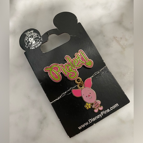 Disney Piglet pin! - Picture 1 of 3